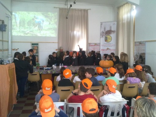 Cengio, oltre 250 gli alunni delle scuole primarie di Genova in visita al Borgo della Zucca di Rocchetta