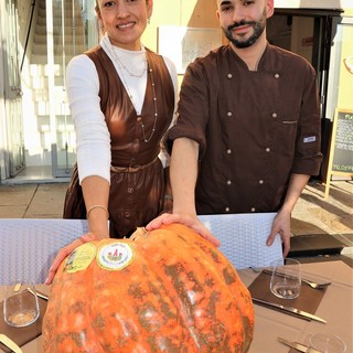 La Zucca di Rocchetta di Cengio alla conquista di nuovi ristoranti: un esemplare di 16 kg a Savona dal Ristorante Dessi nella darsena