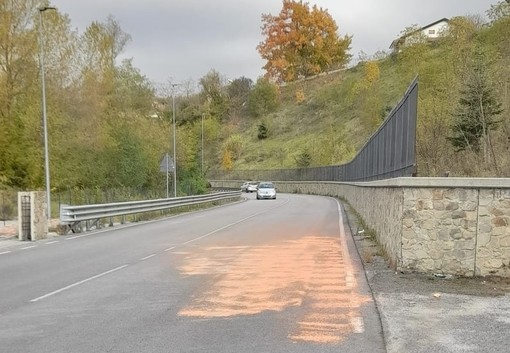 Auto contro un muro a Cengio, grave un giovane: ricoverato in codice rosso al Santa Corona