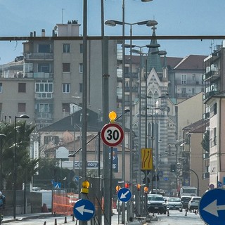 Alta velocità tra via Nizza e il ponte sul torrente Quiliano. I residenti di Zinola: &quot;No alla rotonda, spazio ad un semaforo o due autovelox&quot;